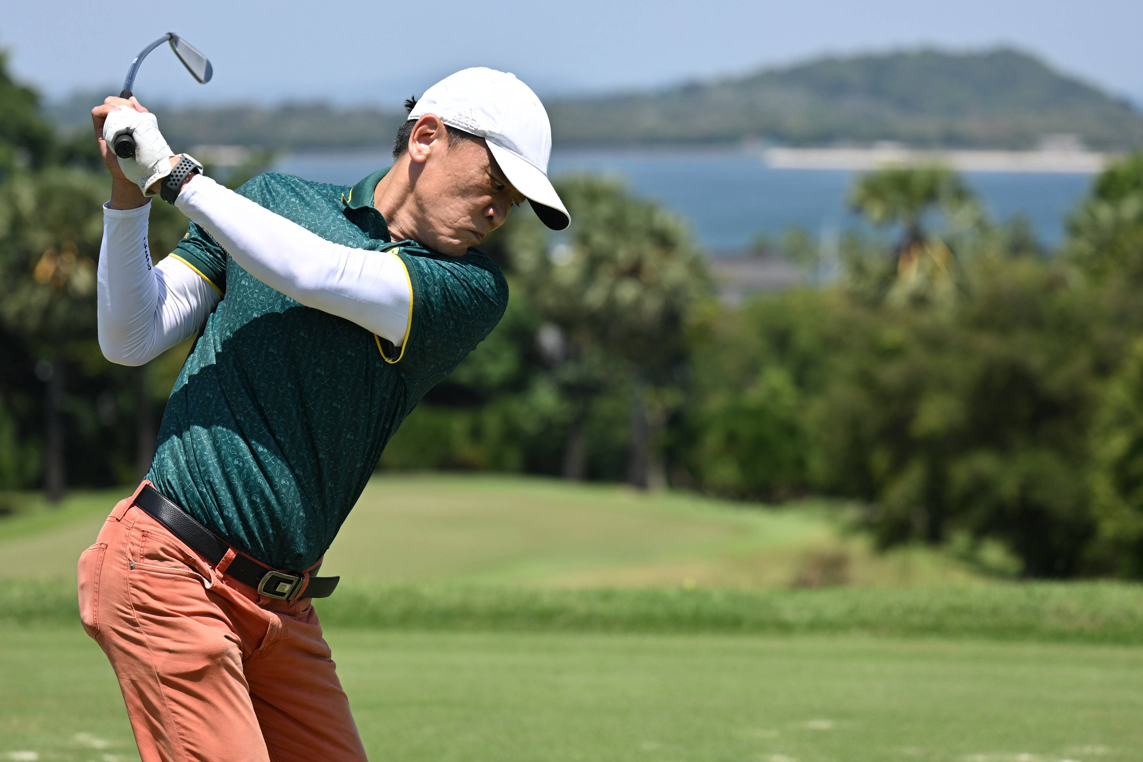 Midswing Intense Backshot